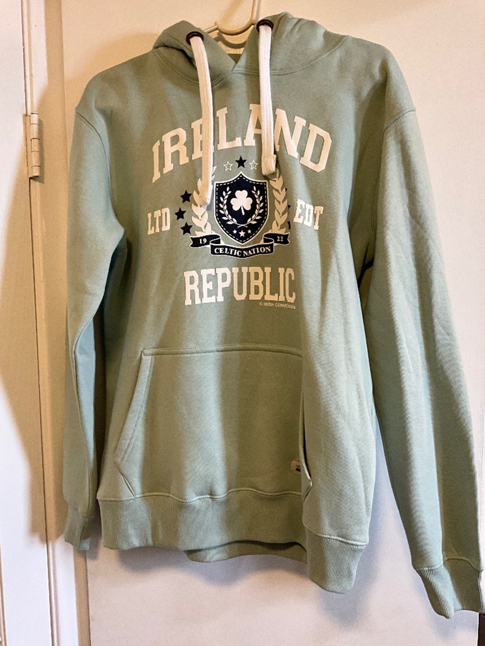 Light Green Ireland Sweatshirt M